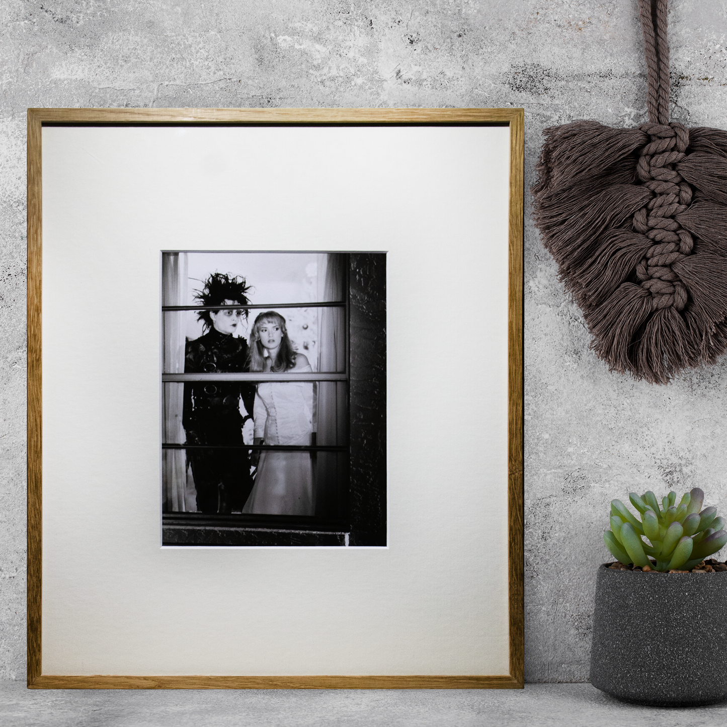 Lot 36: Photo Edward Scissorhands 1990 - Johnny Depp & Winona Ryder