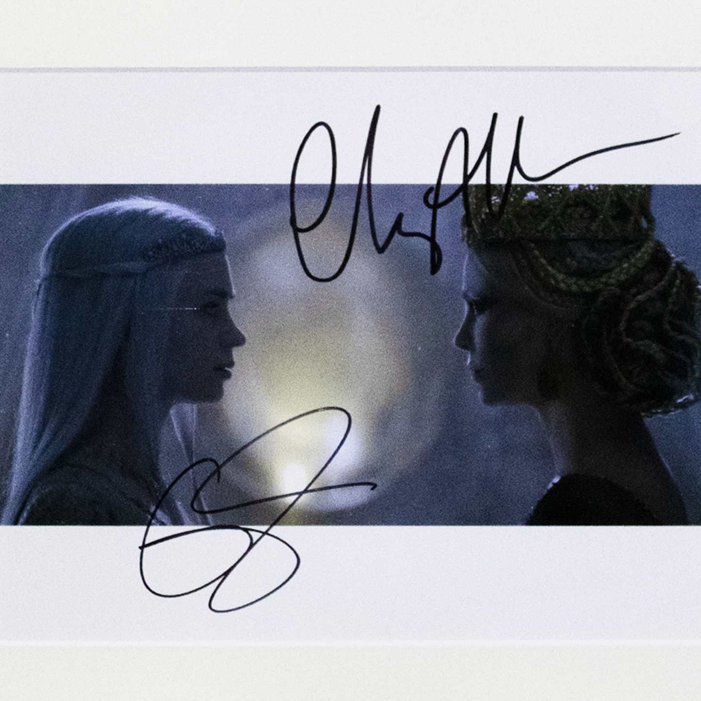 Signed Photo The Huntsman: Here Comes the Ice Queen 2016 - Emily Blunt & Charlize Theron