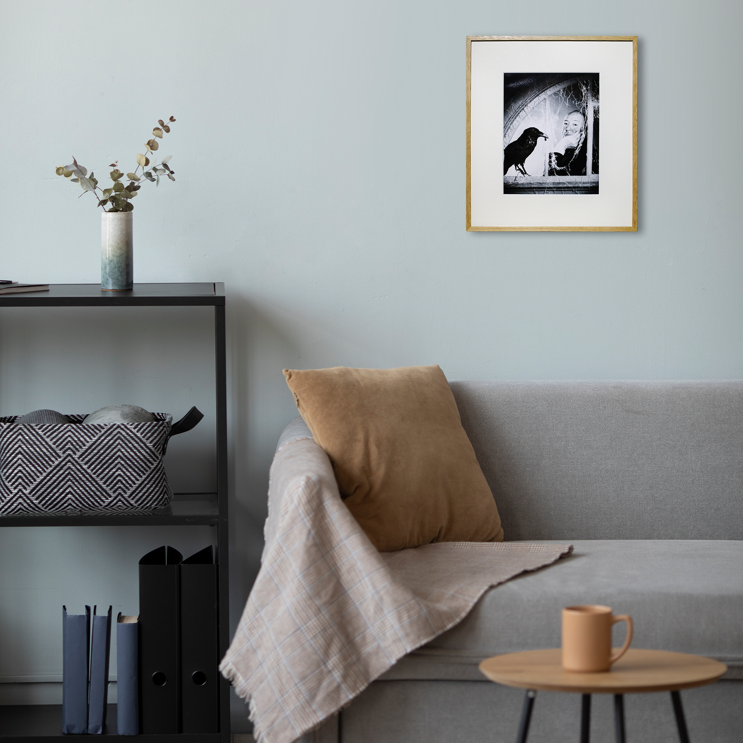 Lote 30: Fotografía de la película Los pájaros (1963) - Alfred Hitchcock