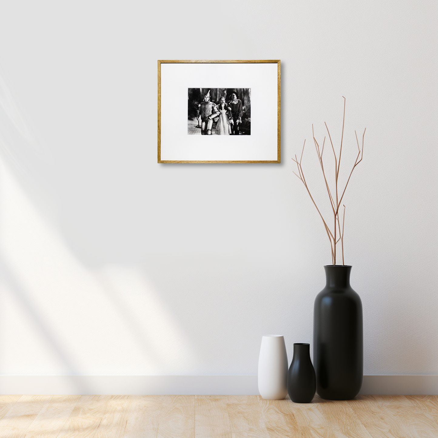 Lot 22: Photo The Wizard of Oz 1939 - Ray Bolger, Judy Garland & Jack Haley