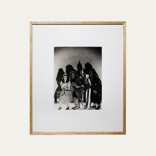 Lote 25: Fotografía de El mago de Oz (1939) - Ray Bolger, Jack Haley, Judy Garland y Bert Lahr