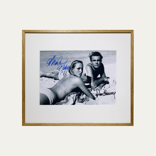Lote 01: Foto firmada del Agente 007 contra el Dr. n.° 1962 - Sean Connery y Ursula Andress