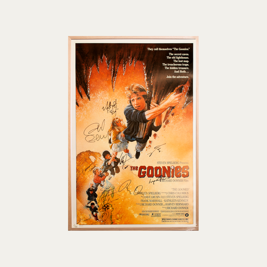 Lote 54: Póster firmado de Los Goonies (1985) - Sean Astin, Josh Brolin, Jeff Cohen, Corey Feldman, Martha Plimpton, Ke Huy Quan, Kerri Green