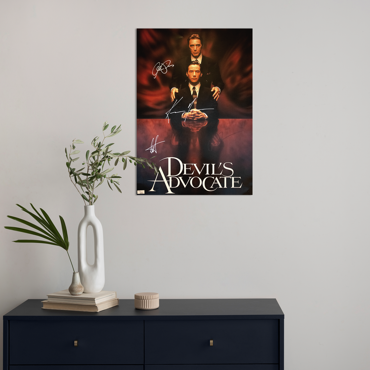 Lote 56: Póster firmado de El abogado del diablo (1997) - Keanu Reeves, Al Pacino