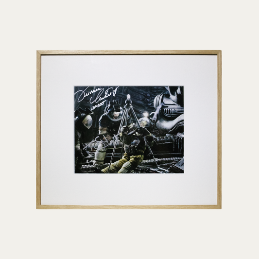 Lote 26: Fotografía firmada de Alien: El octavo pasajero (1979) - Veronica Cartwright, Tom Skerrit