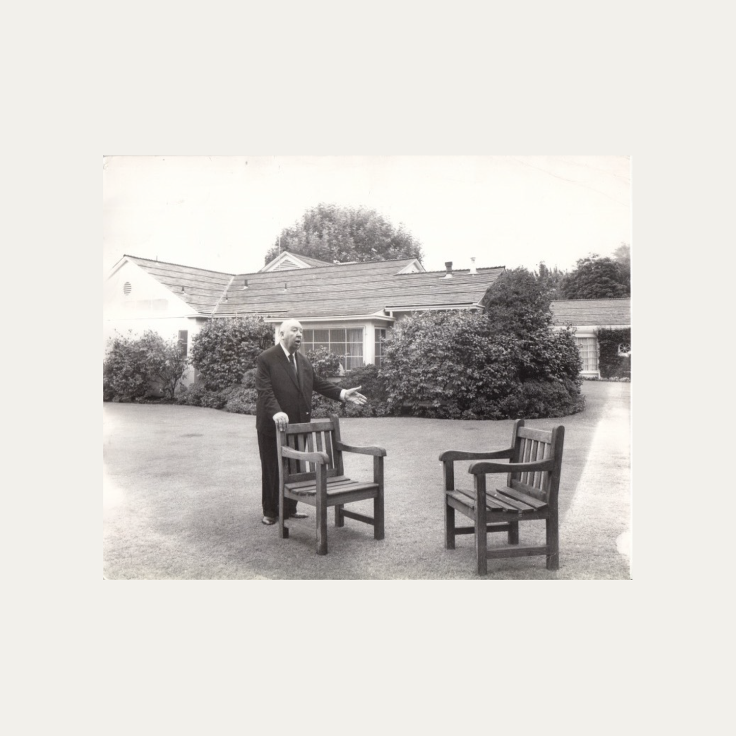 Photo Casa Bel Air, Los Angeles 1976 - Alfred Hitchcock