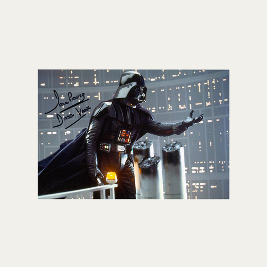 Lote 05: Fotografía firmada de Star Wars: Episodio V - El Imperio Contraataca (1980) - David Prowse