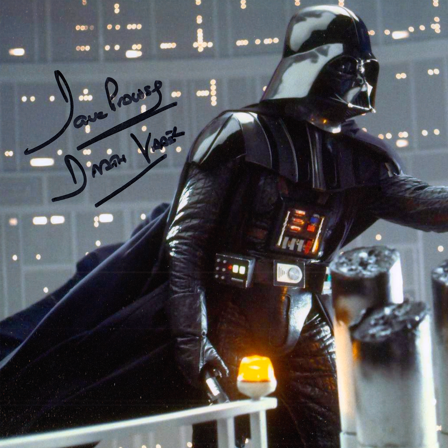 Lote 05: Fotografía firmada de Star Wars: Episodio V - El Imperio Contraataca (1980) - David Prowse