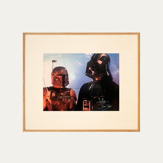 Lote 06: Fotografía firmada de Star Wars: Episodio V - El Imperio Contraataca (1980) - David Prowse y Boba Fet