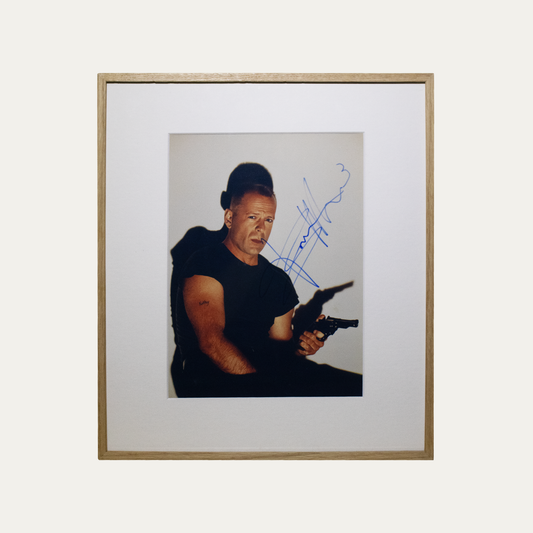 Lote 33: Fotografía firmada de Pulp Fiction (1994) - Bruce Willis
