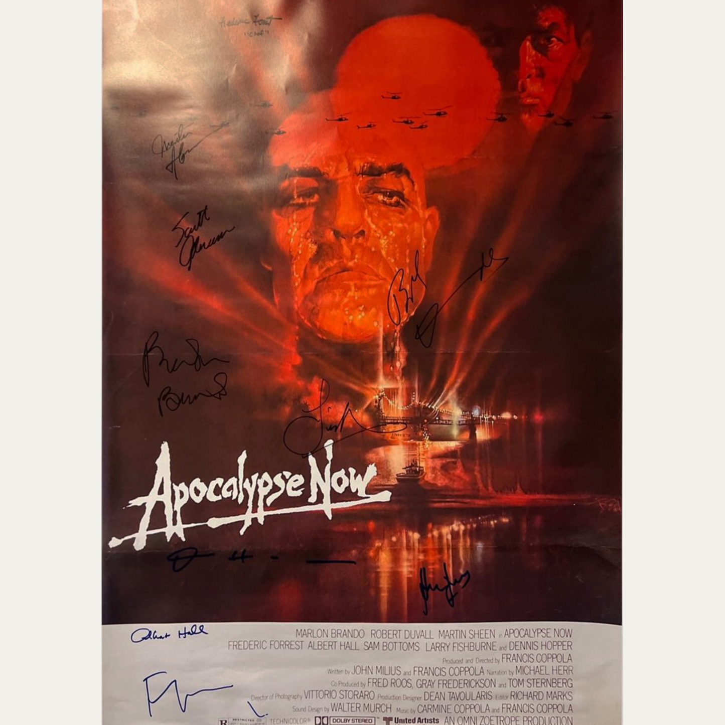 Lote 49: Póster firmado de Apocalypse Now (1979) - Marlon Brando, Marti Sheen