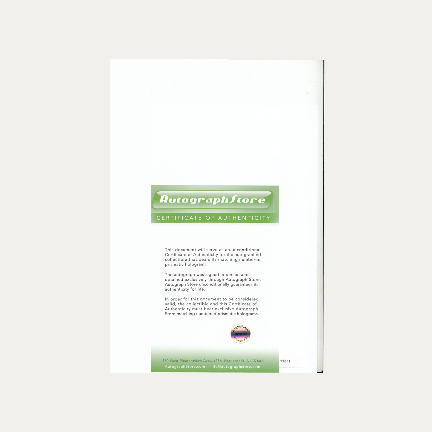 Lote 42: Fotografía firmada de Batman vs Superman: El amanecer de la justicia (2016) - Gal Galot y Ben Affleck